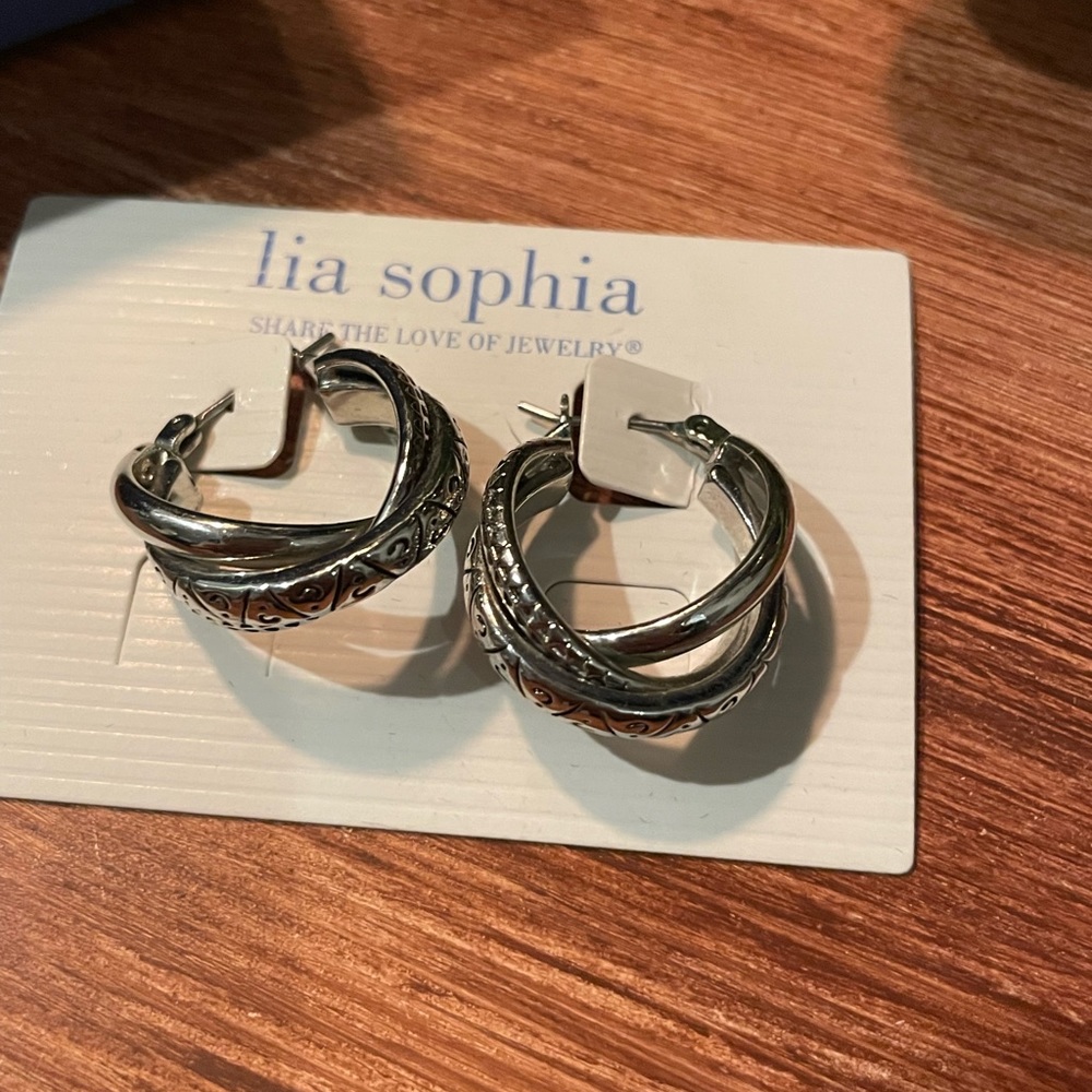 NWT Lia Sophia silver earrings